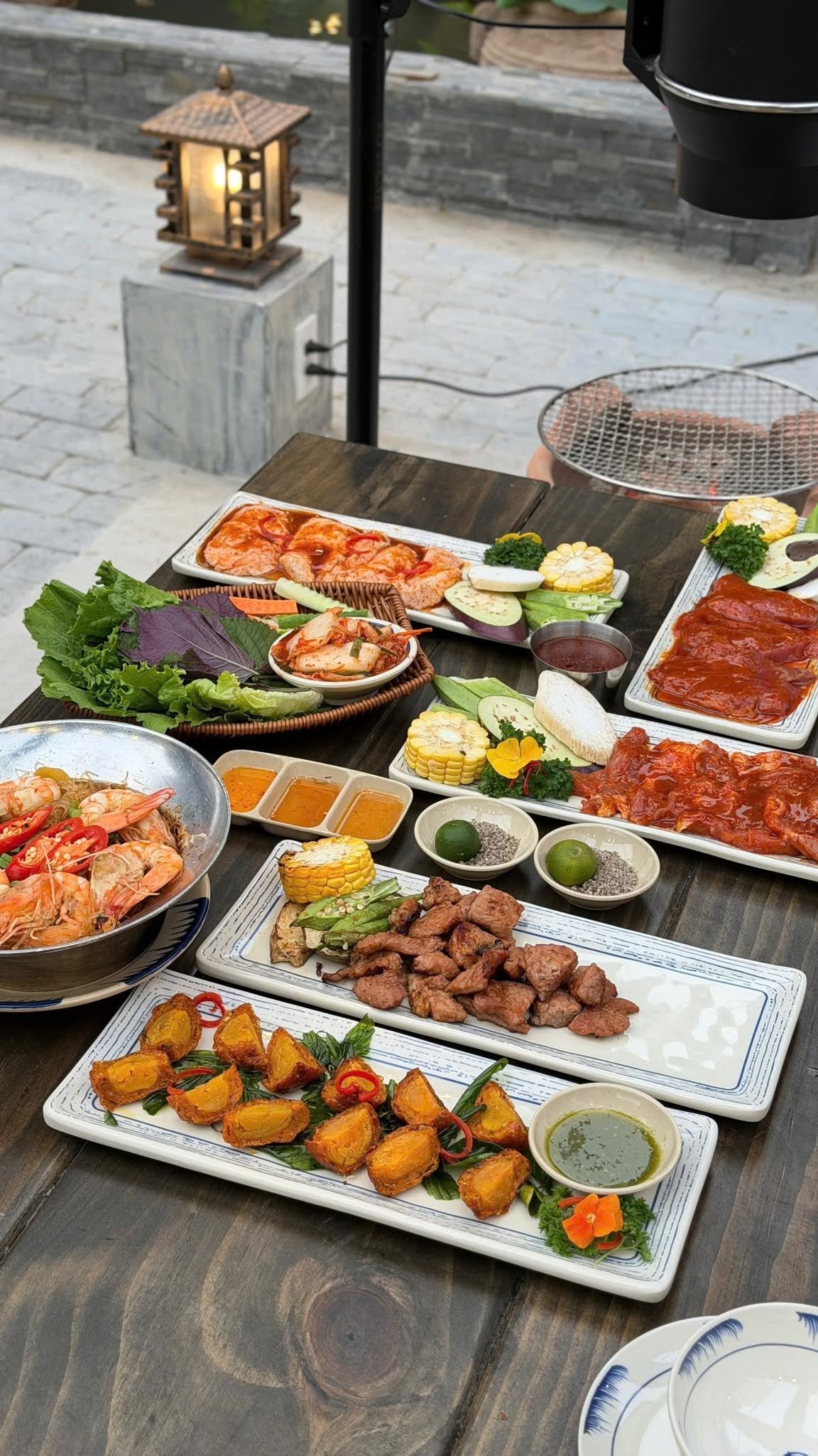 Bàn nướng đậm vị tại Mây Nướng